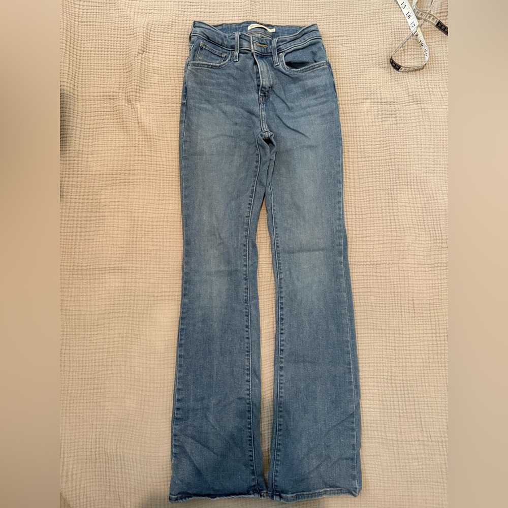 Levi’s 725 Bootcut High Rise Jeans | 25w